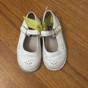 Lamour size 6 white leather shoes. Velcro strap. Mary Janes